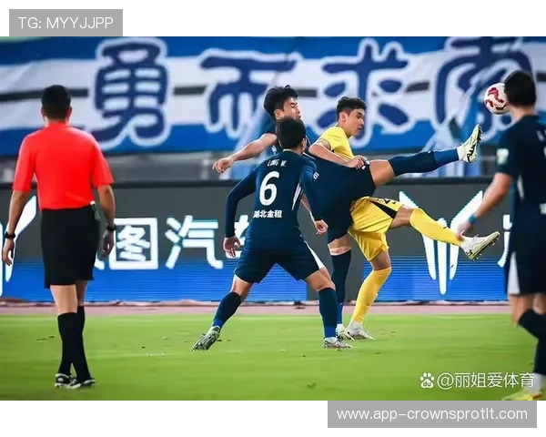 为什么这张红牌判罚让全场哗然？规则到底怎么界定“严重犯规”