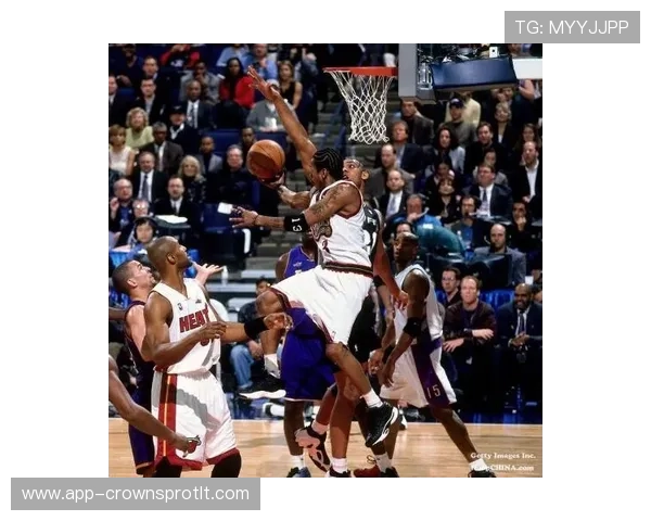 奥斯汀·里夫斯无球跑动提升三分出手效率明显拉开空间