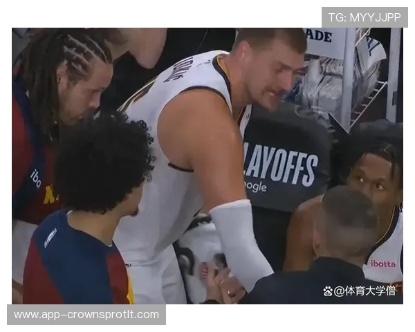 扎伊恩背身单打拉开禁区，效率胜过约基奇