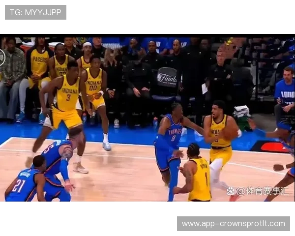 哈利伯顿无球跑动制造错位，拉开步行者进攻空间